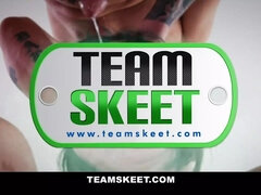 Brunett, Sperma shot, Doggystyle, Hårig, Monster, Skriker, Tonåring, Trekant