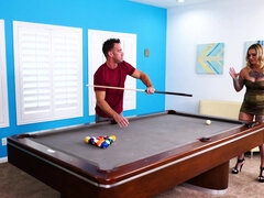 Americké, Blondýna, Kuřba, Podvádění, Vlasaté, Hd, Podpatky, Tetování