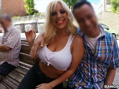 Amatoriale, Culo grosso, Tette grandi, Bionda, Da dietro, Mamma che vorrei scoparmi, Pubblico, Tette