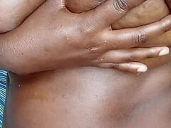 Ερασιτέχνης, Μαύρος, Φυσικά βυζιά, Θηλές, Μόνος