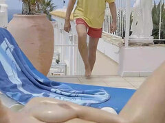 Amatör, Stora tuttar, Bikini, Blondin, Avsugning, Par, Sperma shot, Milf