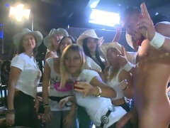 Amatør, Asiater, Kukk suging, Brunette, Klubb, Ansiktssperm, Runke, Latina