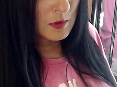 Yawning MILF Doing Makeup/nails Some Chat