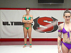 Nais alistaja, Lesbo, Strap on dildo