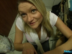 Leie, Bad, Blasen, Milf, Pov, Öffentlich, Titten