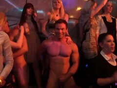 Amateur, Mamada, Loco, Polla, Pajear, Tetas naturales, Orgía, Fiesta