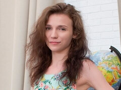 Amateur, Grosse bite, Brunette brune, En levrette, Seins naturels, Culottes ou slips, Maigrichonne, Adolescente