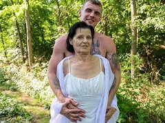 Stor rumpe, Stor kukk, Store pupper, Kukk suging, Brunette, Bakfra, Moden, Utendørs