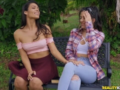 Queue, Hard, Lesbienne, Chatte, Strapon, Adolescente, Plan cul à trois, Nénés