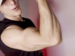 Hot Latino muscle stud Jhonbianco showcasing his natural bodybuilding passion