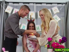 18, デカパイ, フェラチオ, 指いじり, なめる, 淫乱熟女, オマンコ, ティーン