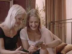 Hatvankilences, Kisbaba, Csikló, Diákotthon, Leszbikus, Filigrán alkatú, Harisnya, Begyek