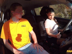 Amatør, Kukk suging, Bil, Bakfra, Europeisk, Utendørs, Piercingen, Tattovering