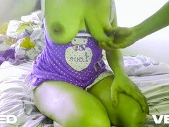 She Hulk cosplay by Boricualovenyc delivers an epic blowjob to a real-life toon
