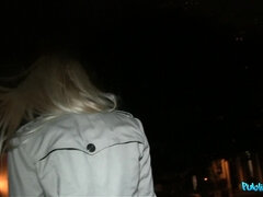 Enthousiasteling, Blond, Auto, Buiten, Gezichtspunt, Openbaar, Kut duiken, Realiteit