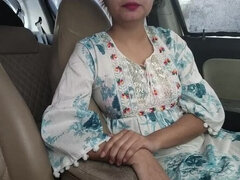 18 ans, Voiture, Conversation vulgaire, Branlette thaïlandaise, Indienne, Public, Séduite, Suçant