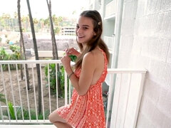 Κώλος, Πίπα, Μελαχροινή, Χύσιμο, Σε στάση σκύλου στα τέσσερα, Φυσικά βυζιά, Έφηβος, Βυζιά