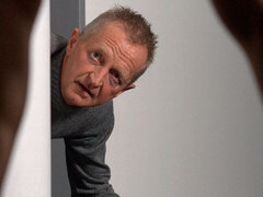 Cumizás, Gesztenyebarna, Kutya póz, Kézimunka, Leborotvált, Vékony, Sztrippelés, Tini