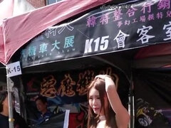 Amateur, Asiatique, Gros cul, Gros seins, Japonaise, Mère que j'aimerais baiser, Public, Solo