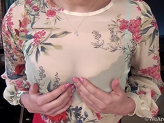 Blondýna, Vlasaté, Spodní prádlo, Masturbace, Nafouklé bradavky, Punčochy, Upskirt