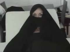 HORNY WOMAN IN HIJAB