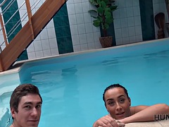 Kuřba, Brunetka, Cuckold, České, Hardcore, Bazén, Různé pohledy, Realita