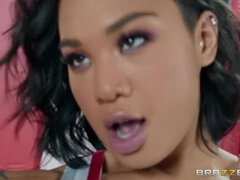 69:an, Asiatisk, Naturliga tuttar, Fitta, Kjol, Sockor, Tatuering, Tuttar