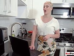 Velika rit, Velik kurac, Velike joške, Blondinka, Fafanje, Evinja, Milf, Mačeha