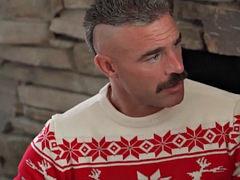 Kinky family played with new Christmas toys before a group Christmas action Aaliyah Love, Alexis Tae