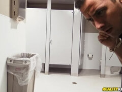 Amatéři, Zadek, Velké kozy, Kuřba, Na obličej, Pička, Realita, Tetování