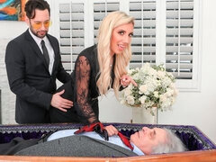 Stor røv, Blondine, Hundestilling, Fetish, Håndjob, Hårdt, Lingerie, Strømper
