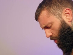 In den arsch, Schlafzimmer, Schwarz, Dildo, Hundestellung, Aufs gesicht abspritzen, Transfrau, Kurzes haar