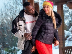 Ερασιτέχνης, Μεγάλος πούτσος, Ξανθιά, Πίπα, Διαφυλετικό, Φυσικά βυζιά, Κοκκαλιάρης, Τατουάζ