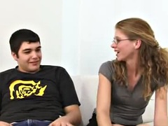 Velik kurac, Fafanje, Gospodinja, Medrasni seks, Milf, Sesanje, Joške, Žena