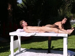 Blasen, Braunhaarige, Handjob, Massage, Milf