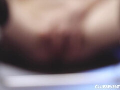 Brunette, Klub, Dildo, Fetish, Offentlig, Barberet, Teenager, Legetøj