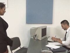 Stor stjärt, Stor kuk, Stora tuttar, Avsugning, Milf, Kontor, Sekreterare, Tatuering