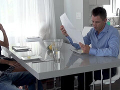 Isot tissit, Kondomi, Takaapäin, Naamallinen, Paljastelu, Aviomies, Laiha, Äitipuoli