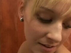 18, Blondína, Dildo, Masturbácia, Vyholené, Softcore, Teenka, Hračky