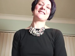 Huisvrouw, Masturbatie, Rijpe lesbienne, Panty, Geschoren, Alleen