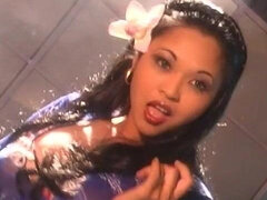 Amatööri, Aasialainen, Iso perse, Isot tissit, Ruskeahiuksinen, Itsetyydytys, Soolo, Strippaus