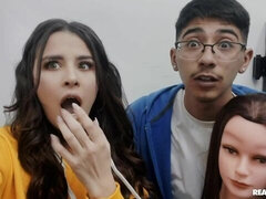 Duży tyłek, Duże cycki, Obciąganie, Styl na pieska, Chudy, Nastolatki, Trójkąt, Toaleta