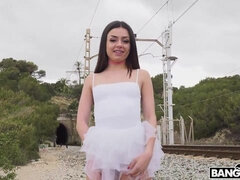 Cul, Gros cul, Sucer une bite, Branlette thaïlandaise, De plein air, Rasée, Tatouage, Adolescente