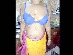 叔母, 人妻の, インド人, 穴開きパンティ, 小柄, 公共, 義母, ストッキング