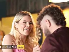 Anal, Cul à la bouche, Éjaculer dans la bouche, Gorge profonde, Seins naturels, De plein air, Branlette espagnole, Nénés