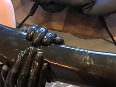 Kvinde dominans, Kysse, Latex, Slave, Strømper