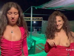 Morena, Al aire libre, Fiesta, Público, Coño, Bajo la falda