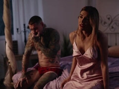 Blondína, Kuřba, Péro, Na psíka, Manžel, Orgazmus, Pornstars, Tetovanie