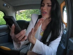 Velike joške, Francozinja, Orgazem, Prvoosebno snemanje seksa, V javnosti, Resničnost, Jahanje, Visok