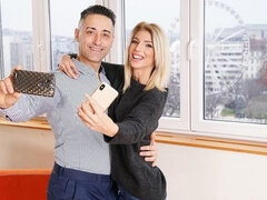 Κώλο γλείψιμο, Ξανθιά, Σε στάση σκύλου στα τέσσερα, Μαλακία, Φιλί, Φυσικά βυζιά, Ξυρισμένη, Κοκκαλιάρης